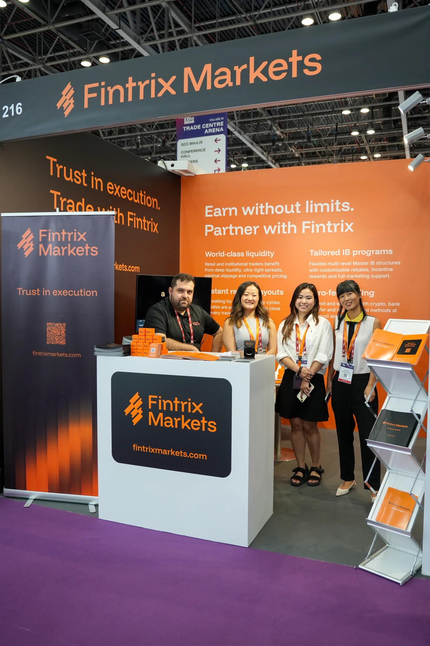 Đội ngũ Fintrix Markets tại Triển lãm Forex Expo Dubai