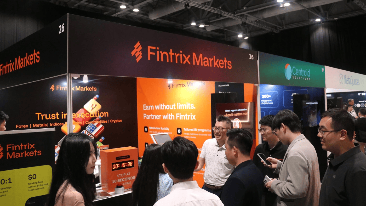 Khách tham quan tại gian hàng của Fintrix Markets trong khuôn khổ Triển lãm Giao dịch Trực tuyến Hồng Kông 2026