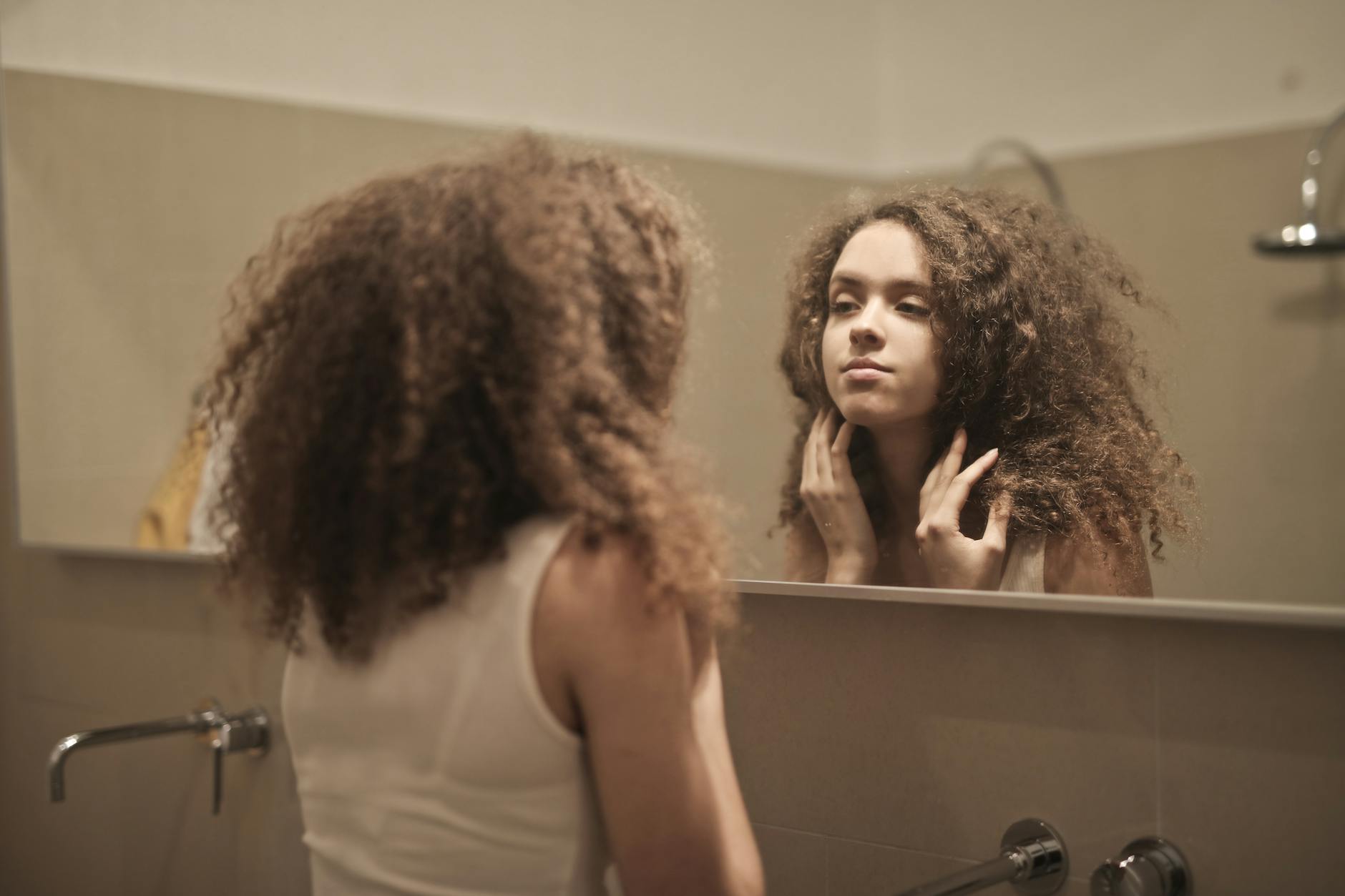 Read more about the article Why Successful People Struggle with Imposter Syndrome (And What They Do About It)