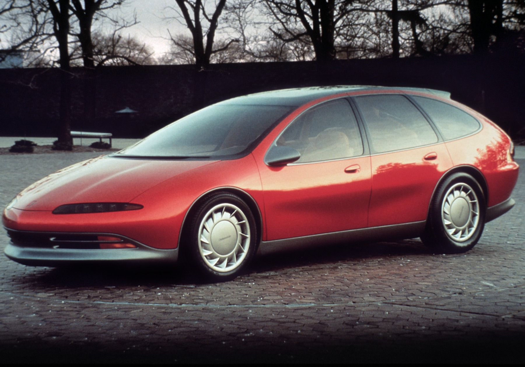 Oldsmobile expression concept (1990)
