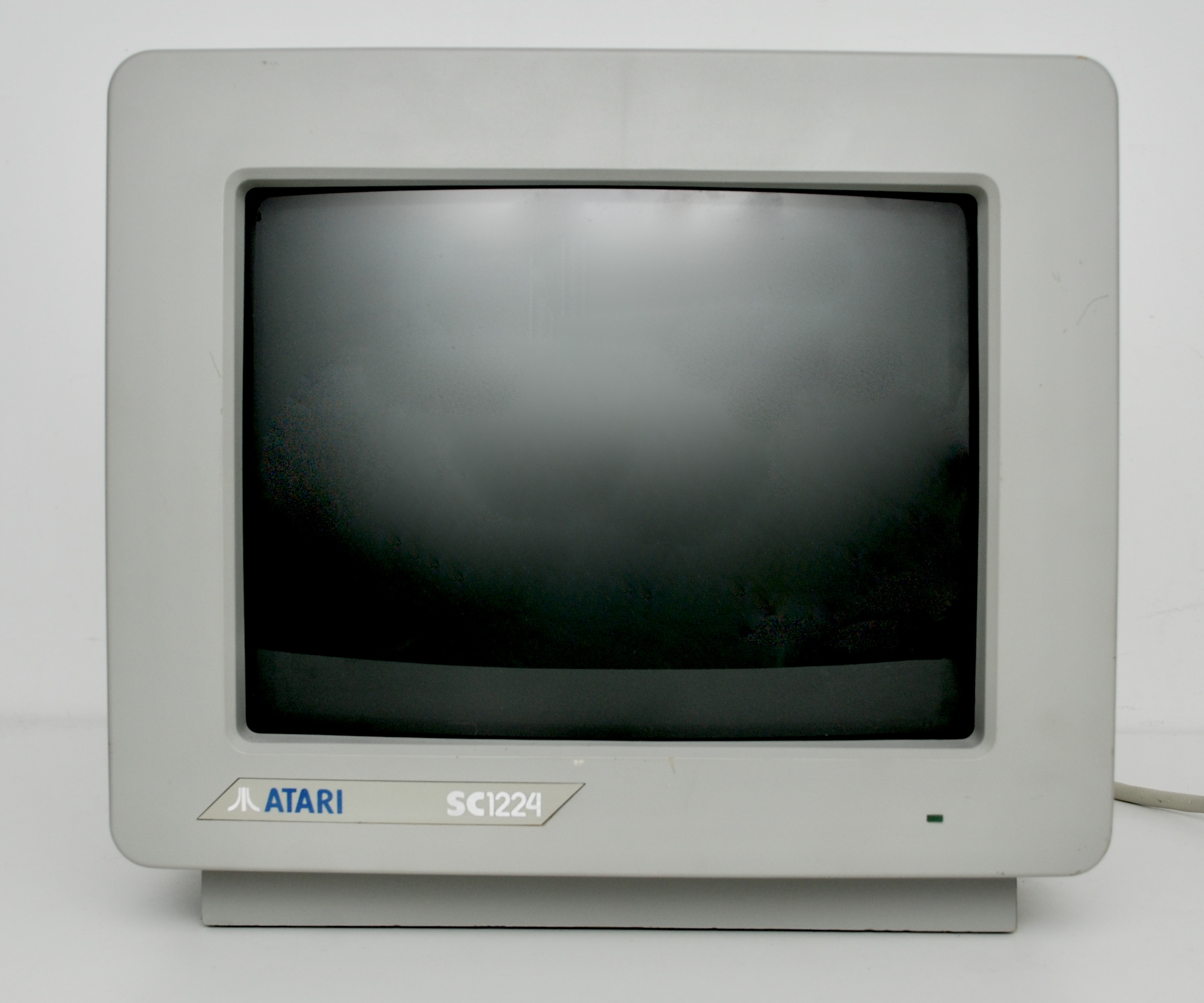 ASARI のモニター ASCII.jp：日本エイサー、2画面同時表示できる43型4Kモニター