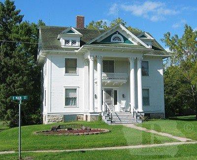C 1908 Fixer Upper Historic Colonial Revival In Garden Grove Iowa