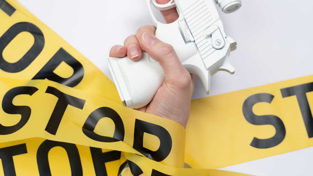 Was the gun used in the Albuquerque school shooter used by his father in another crime?