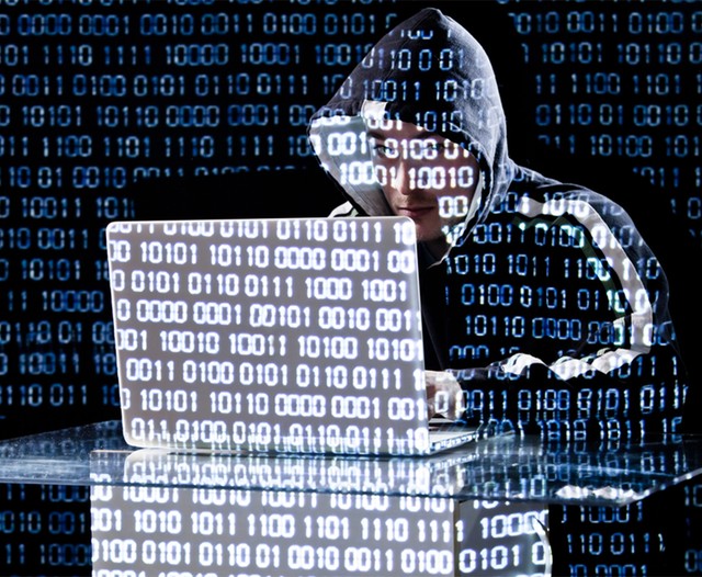 hacker invadindo computador