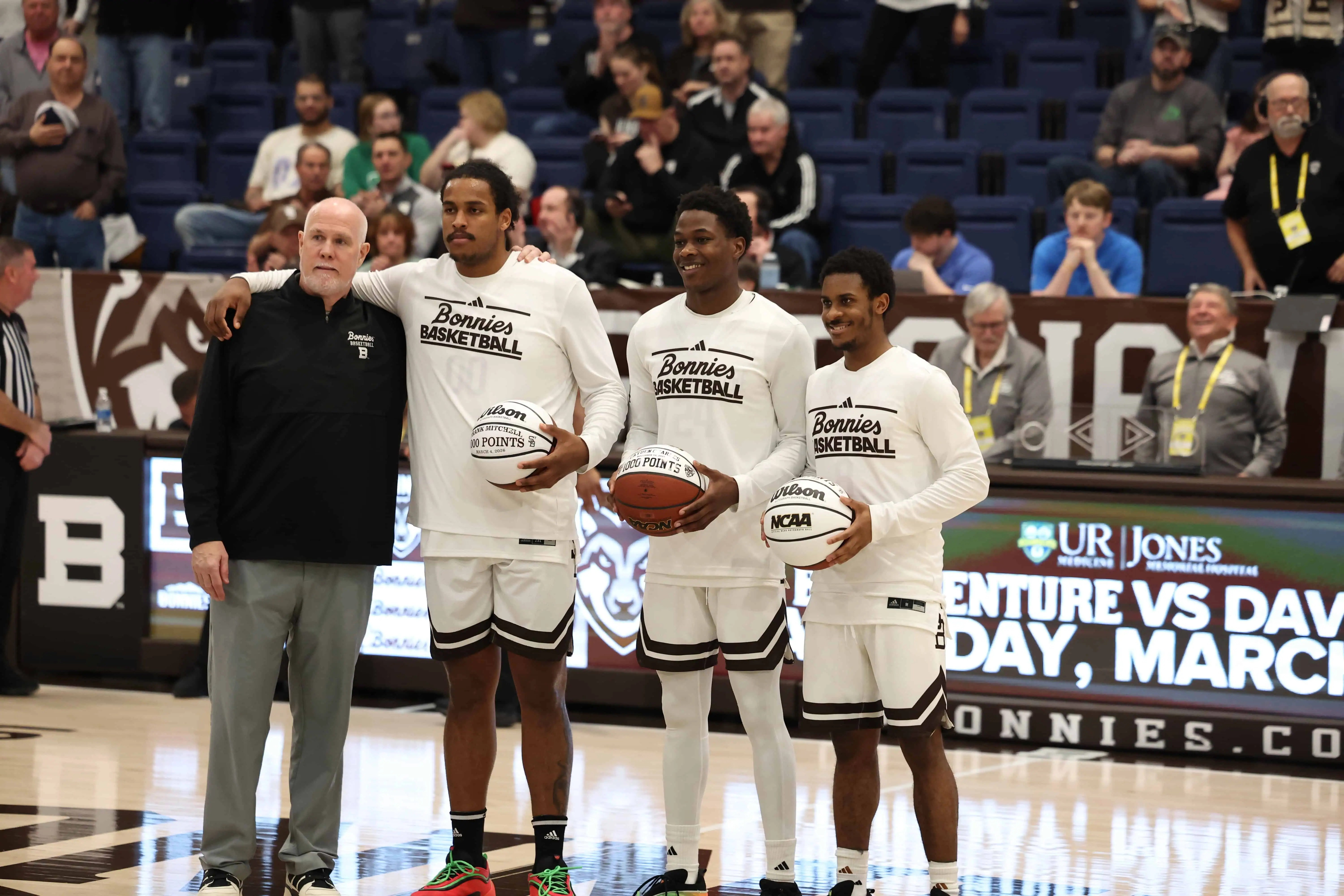 Bona men's basketball HC Mark Schmidt announces retirement after
