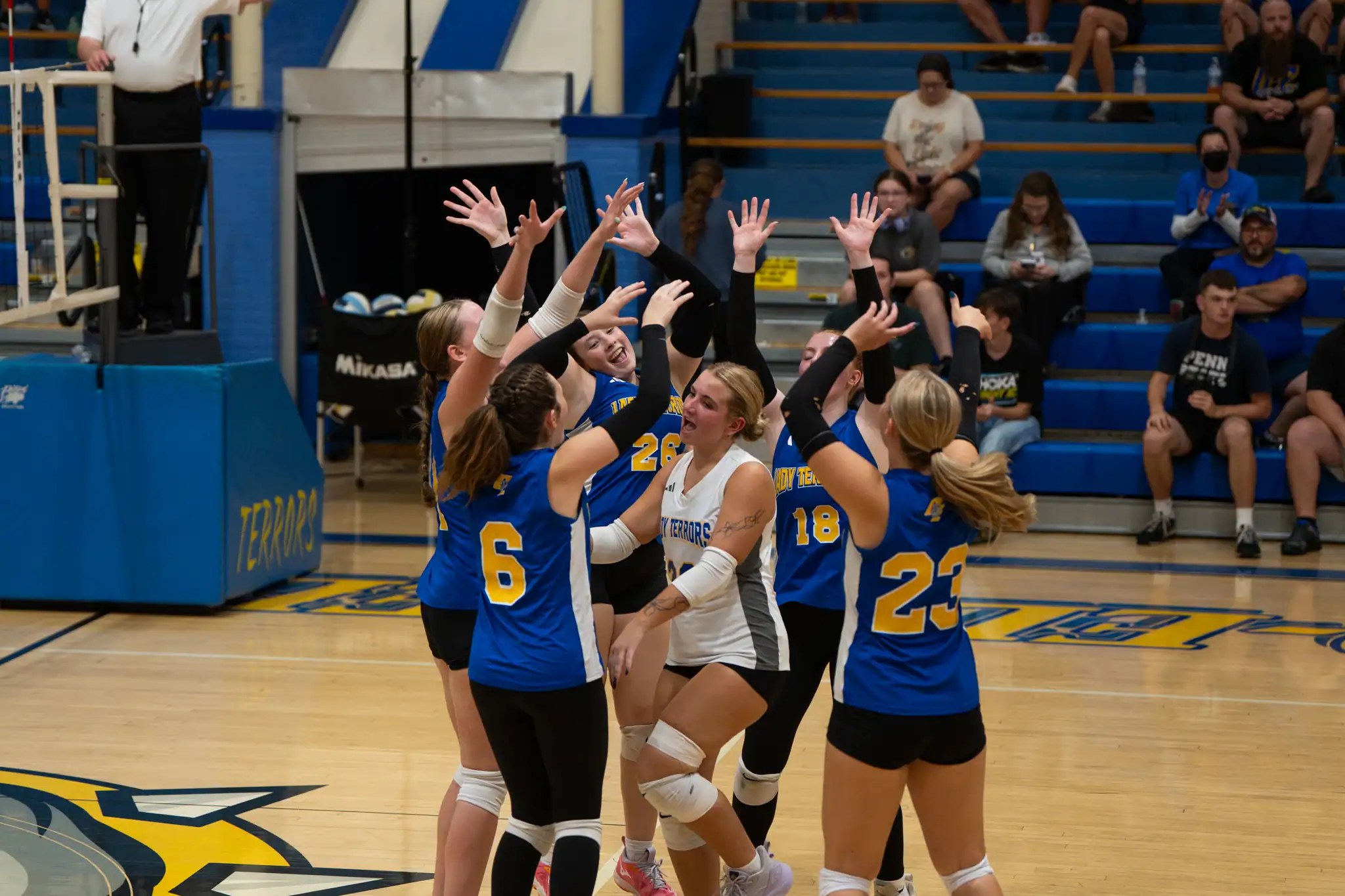 The Otto-Eldred volleyball team celebrates their win over Cameron County on Monday. | Photo by Hunter O. Lyle