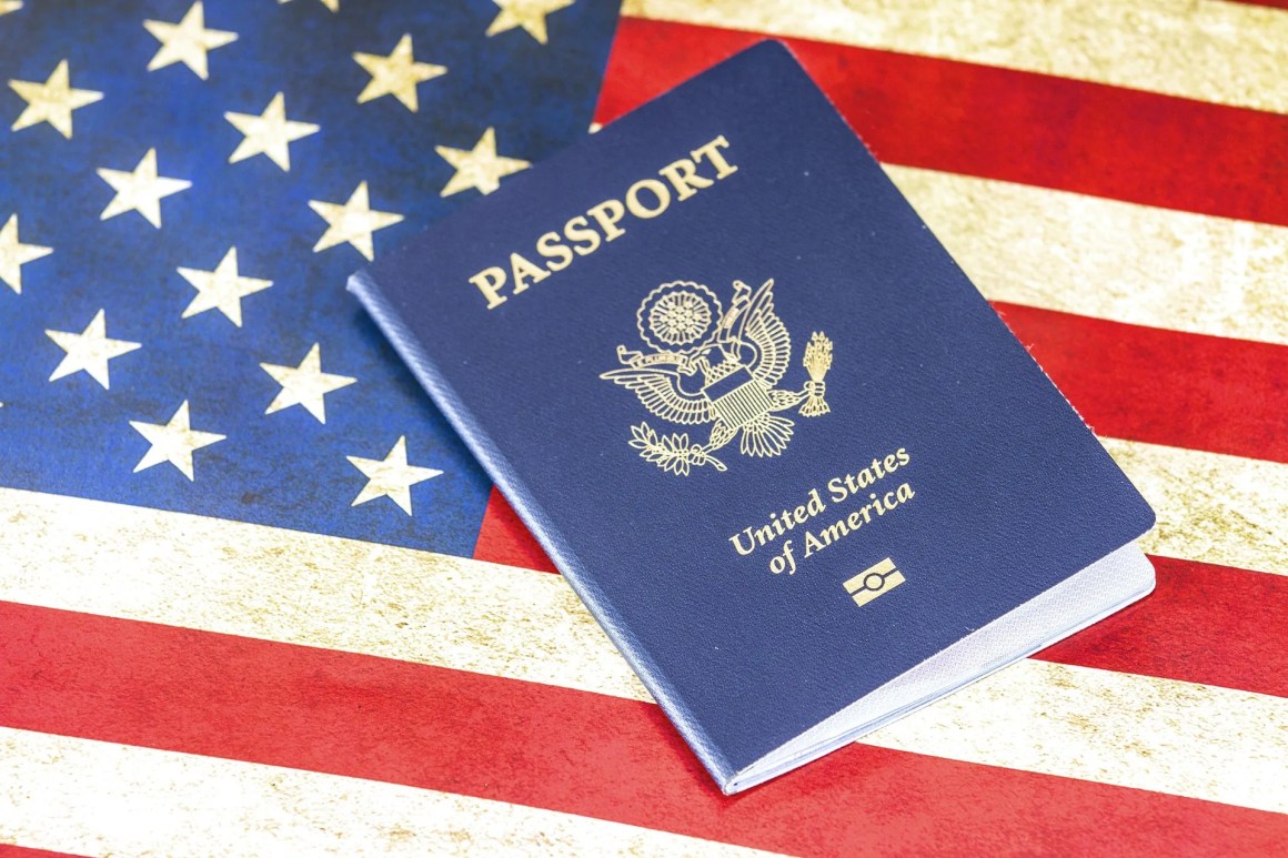 US Visa Pathways for Entrepreneurs and Freelancers in 2025: What’s Changed and What’s Easier 8 passport 2642168 1920
