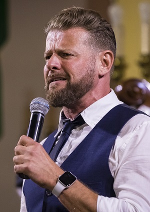 Iván kamarás was born on december 22, 1972 in pécs, hungary. Nyakig A Magyar Dzsesszben Egy Fess Pesti Este Kamaras Ivan Zsikufeszt Olvass Bele