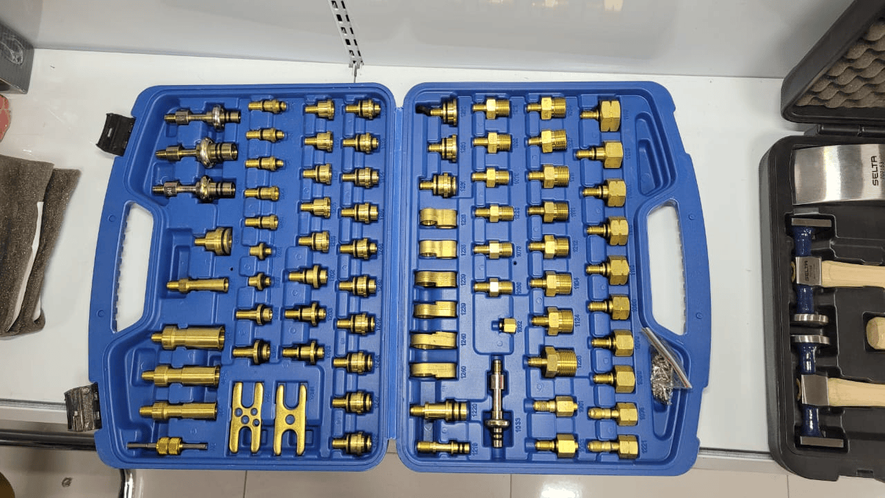 Leak detection joint of automobile air conditioner (Japanese style)