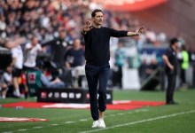 Topmöller on the sidelines.