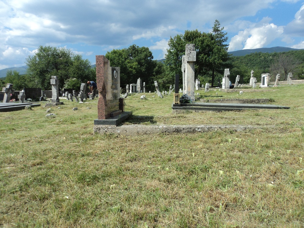 Pravoslani deo seoskog groblja nakon uređenja, jun 2013.