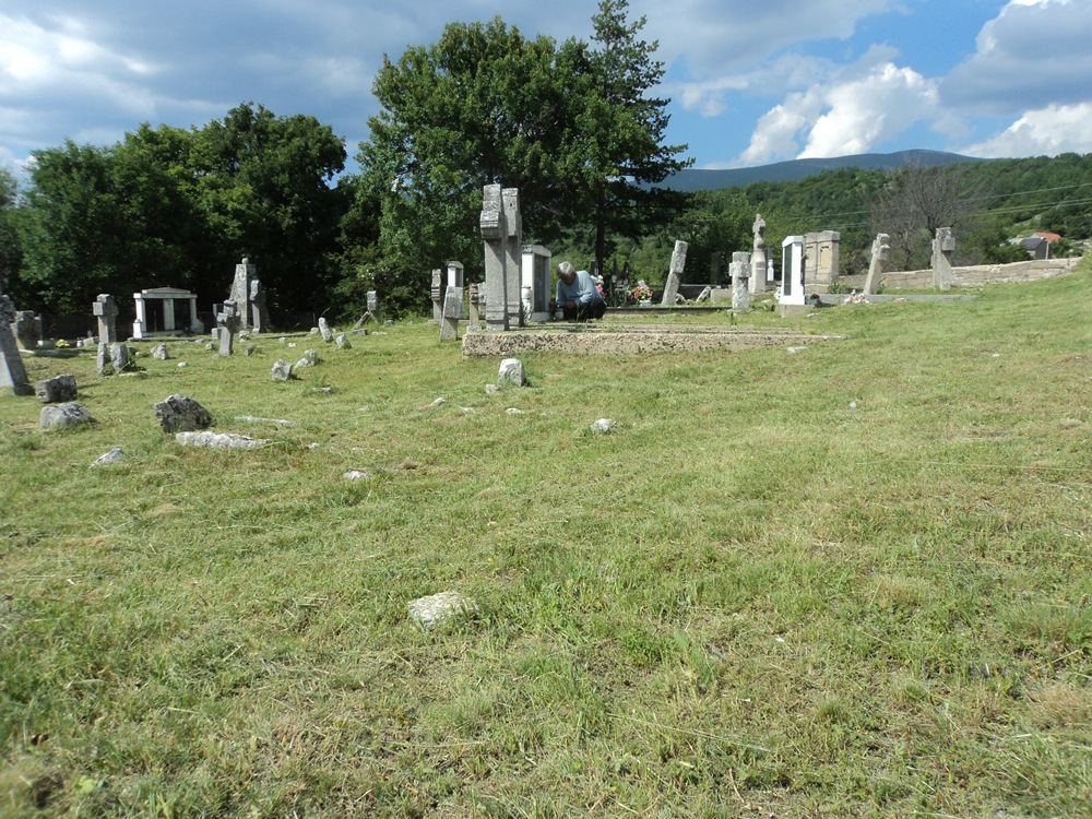 Pravoslani deo seoskog groblja nakon uređenja, jun 2013.