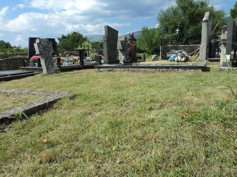 Pravoslani deo seoskog groblja nakon uređenja, jun 2013.