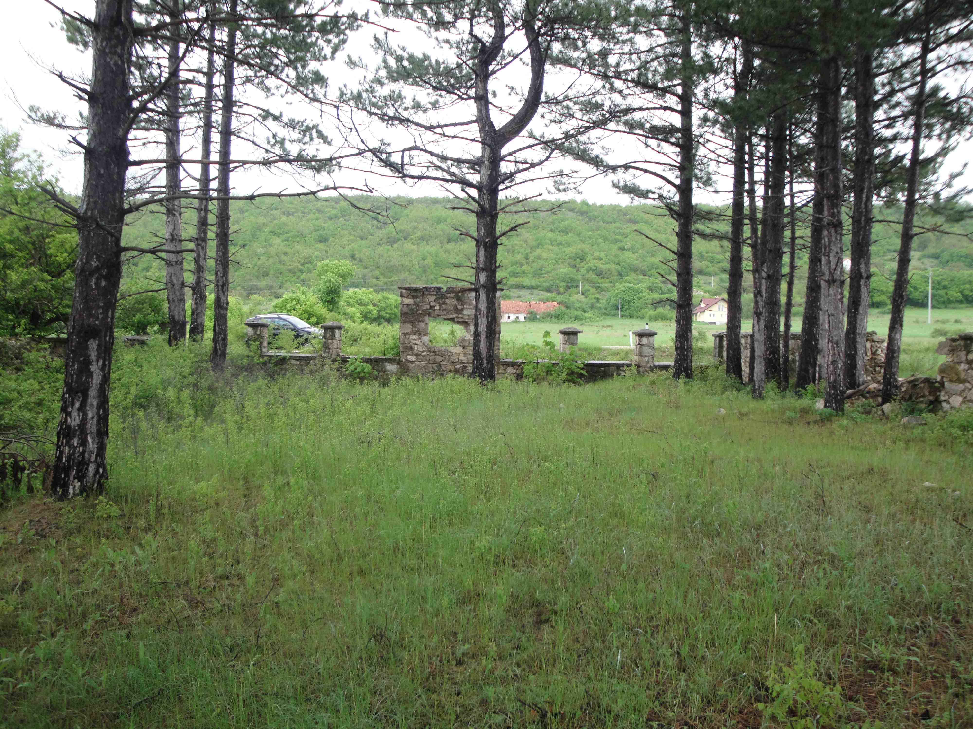 Спомен-гробље пре обнове, 2013. године