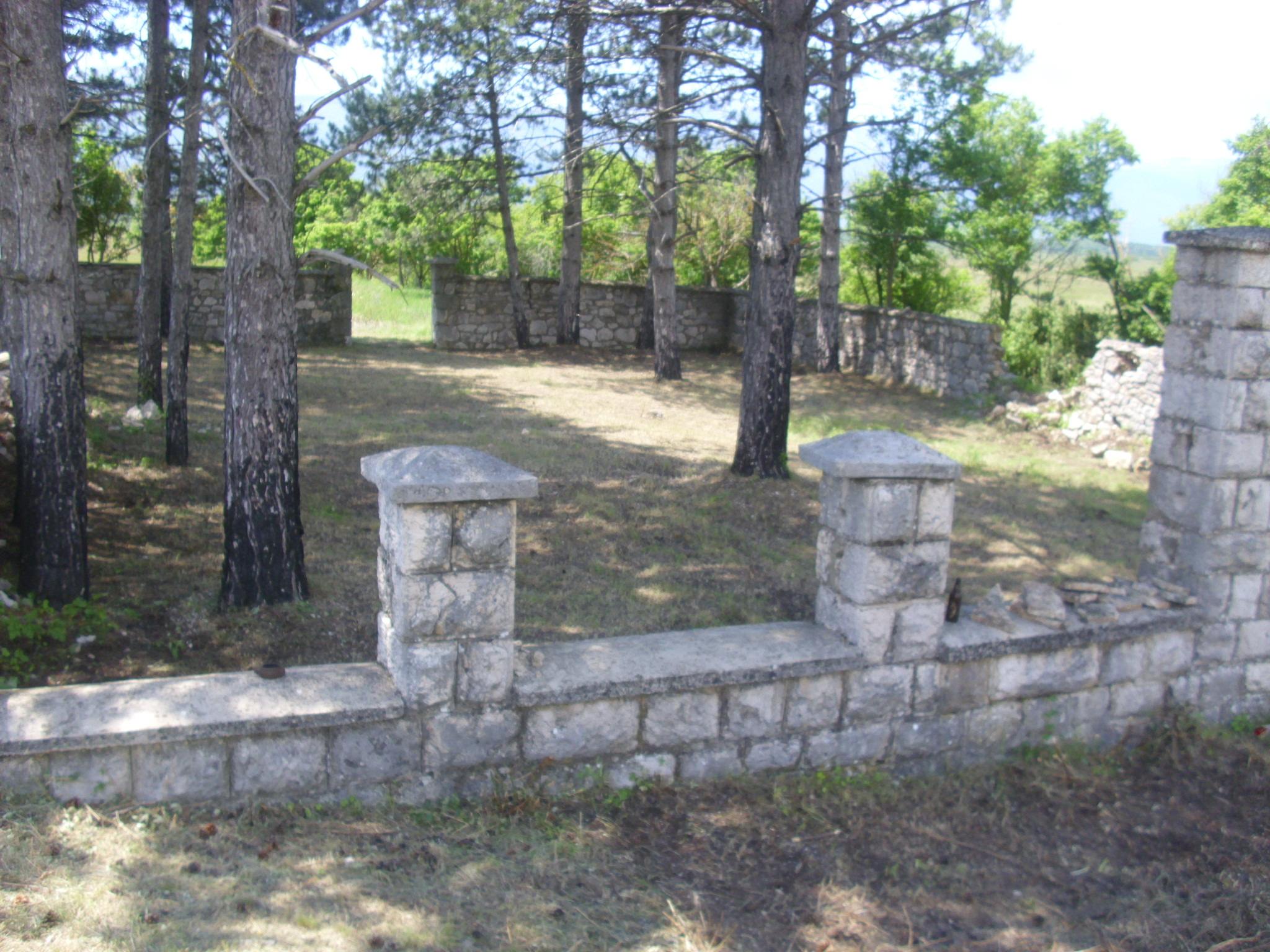 Spomen-groblje nakon uređenja, jun 2013.