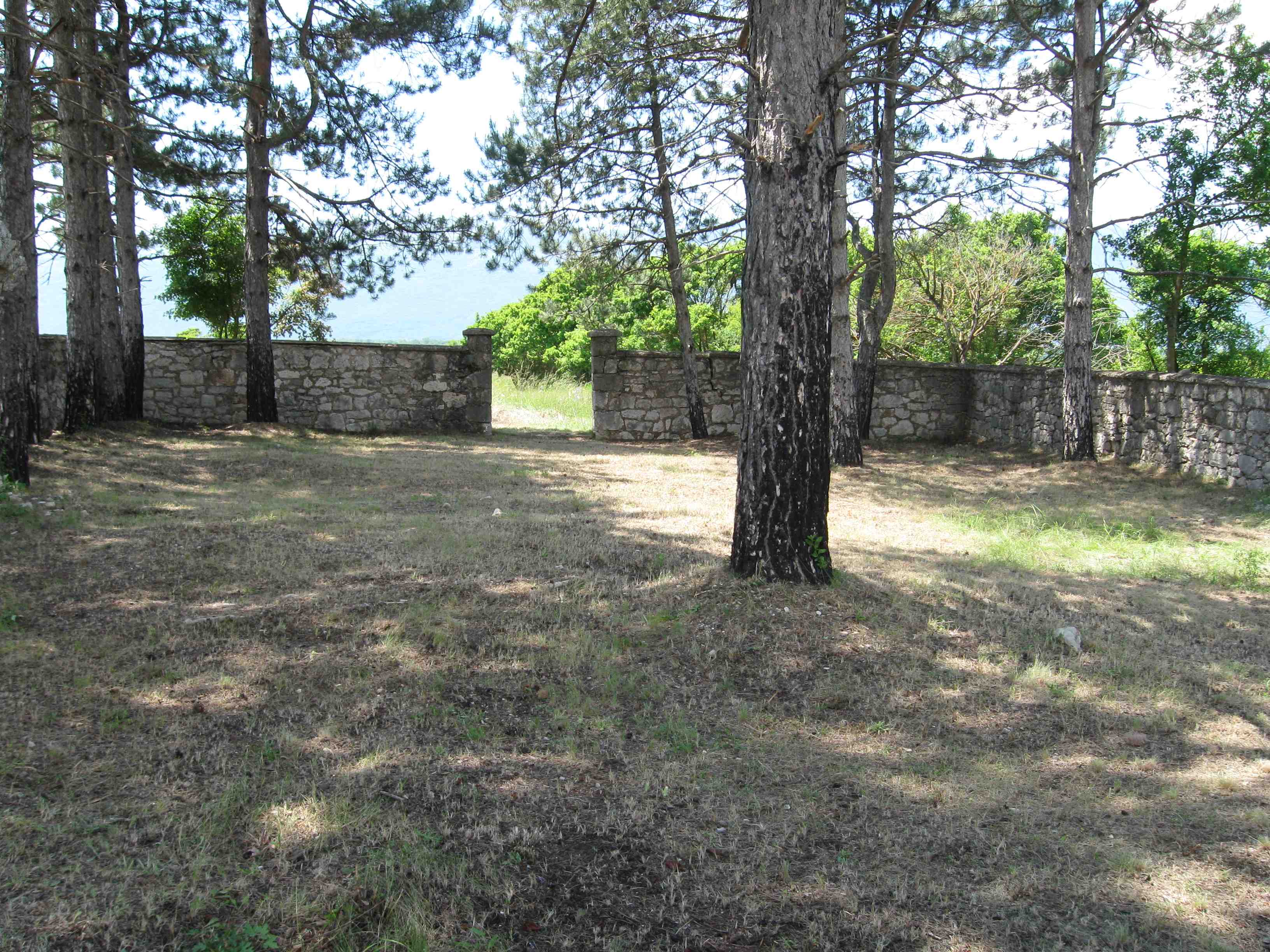 Spomen-groblje nakon uređenja, jun 2013.