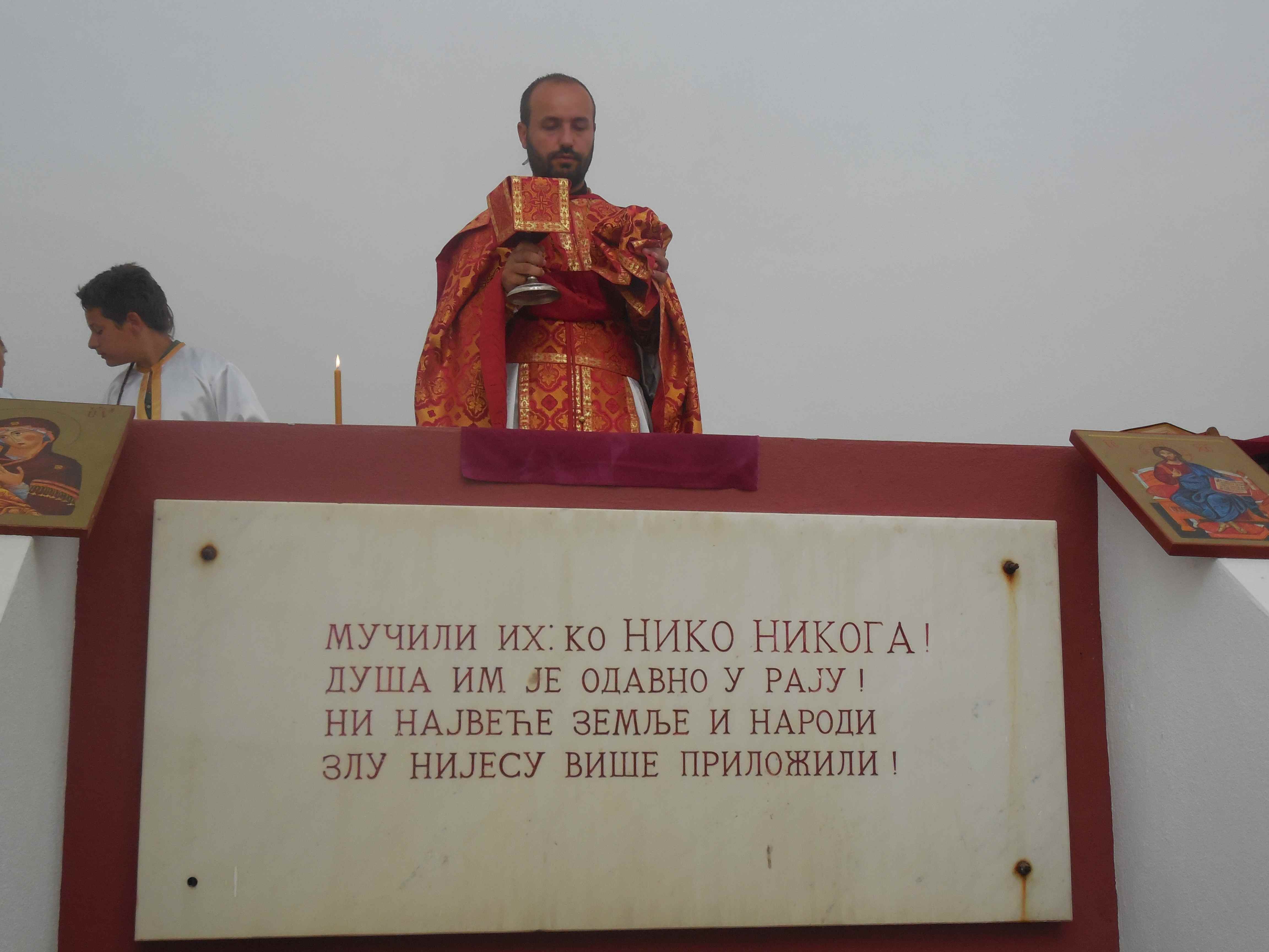 Sveta Liturgija u spomen-kosturnici u Livnu, jul 2013.