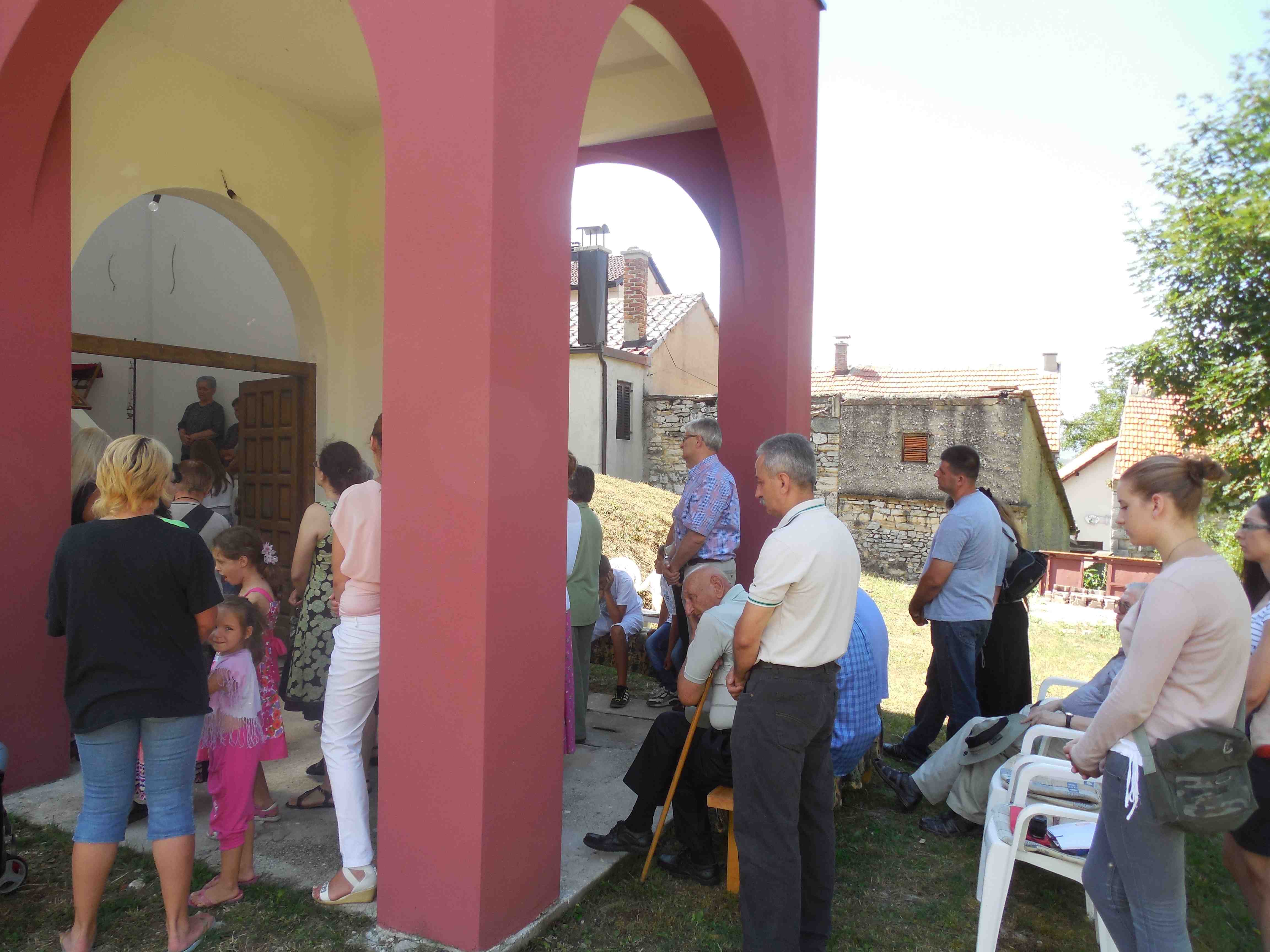 Sveta Liturgija u spomen-kosturnici u Livnu, jul 2013.