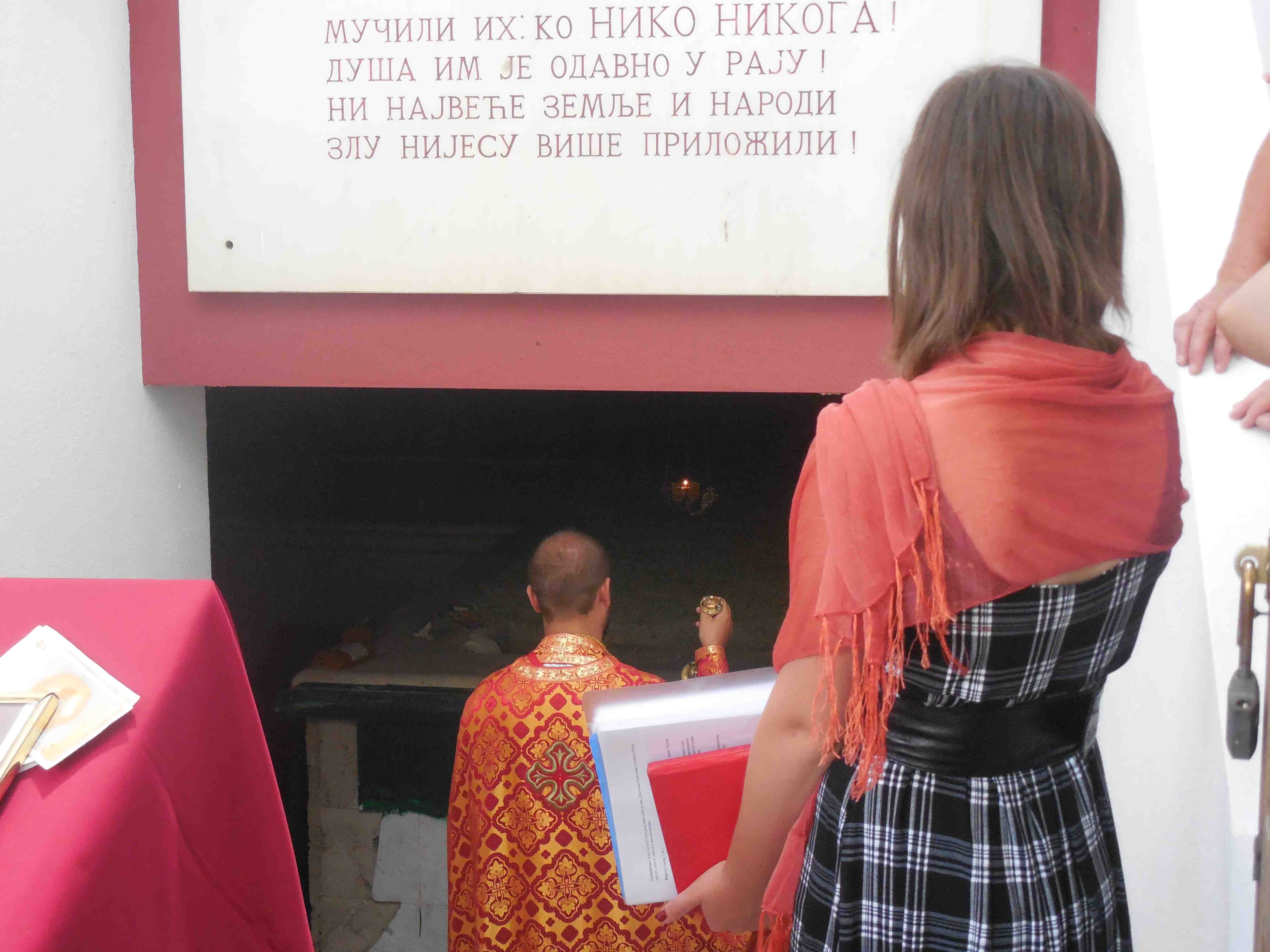 Sveta Liturgija u spomen-kosturnici u Livnu, jul 2013.