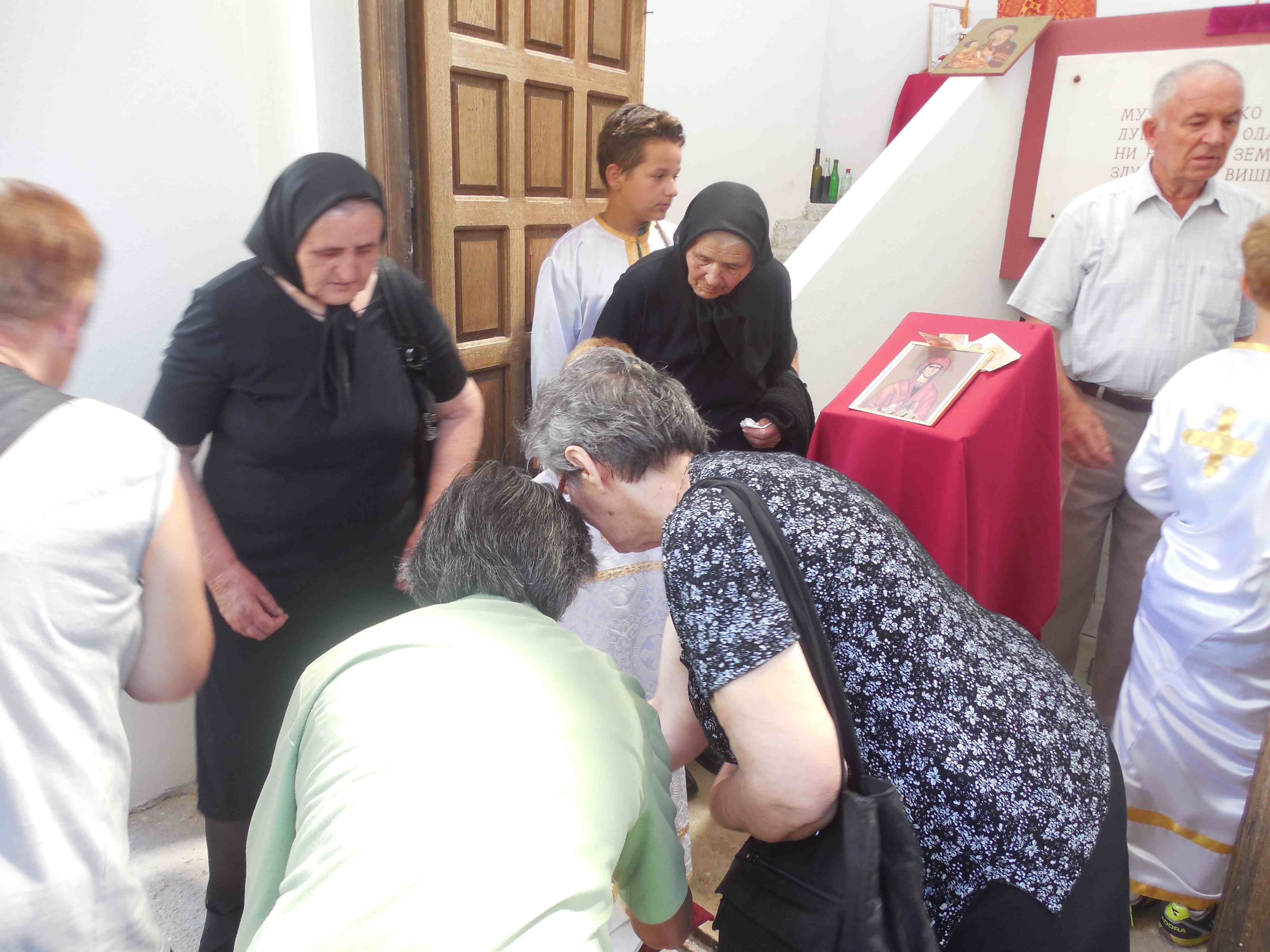 Sveta Liturgija u spomen-kosturnici u Livnu, jul 2013.