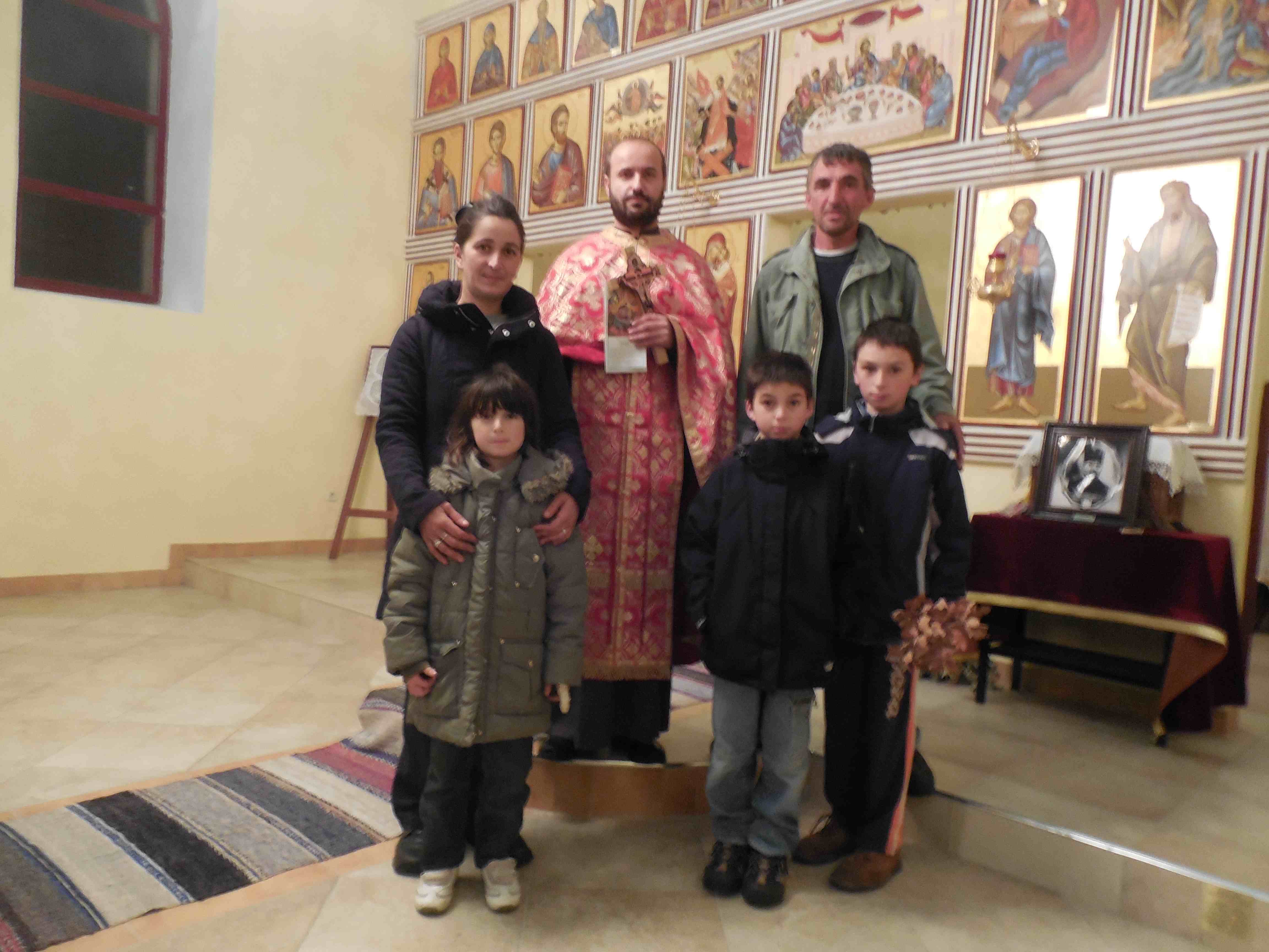 Подела пакетића деци, Бадње вече у Црном Лугу, 2014. год.