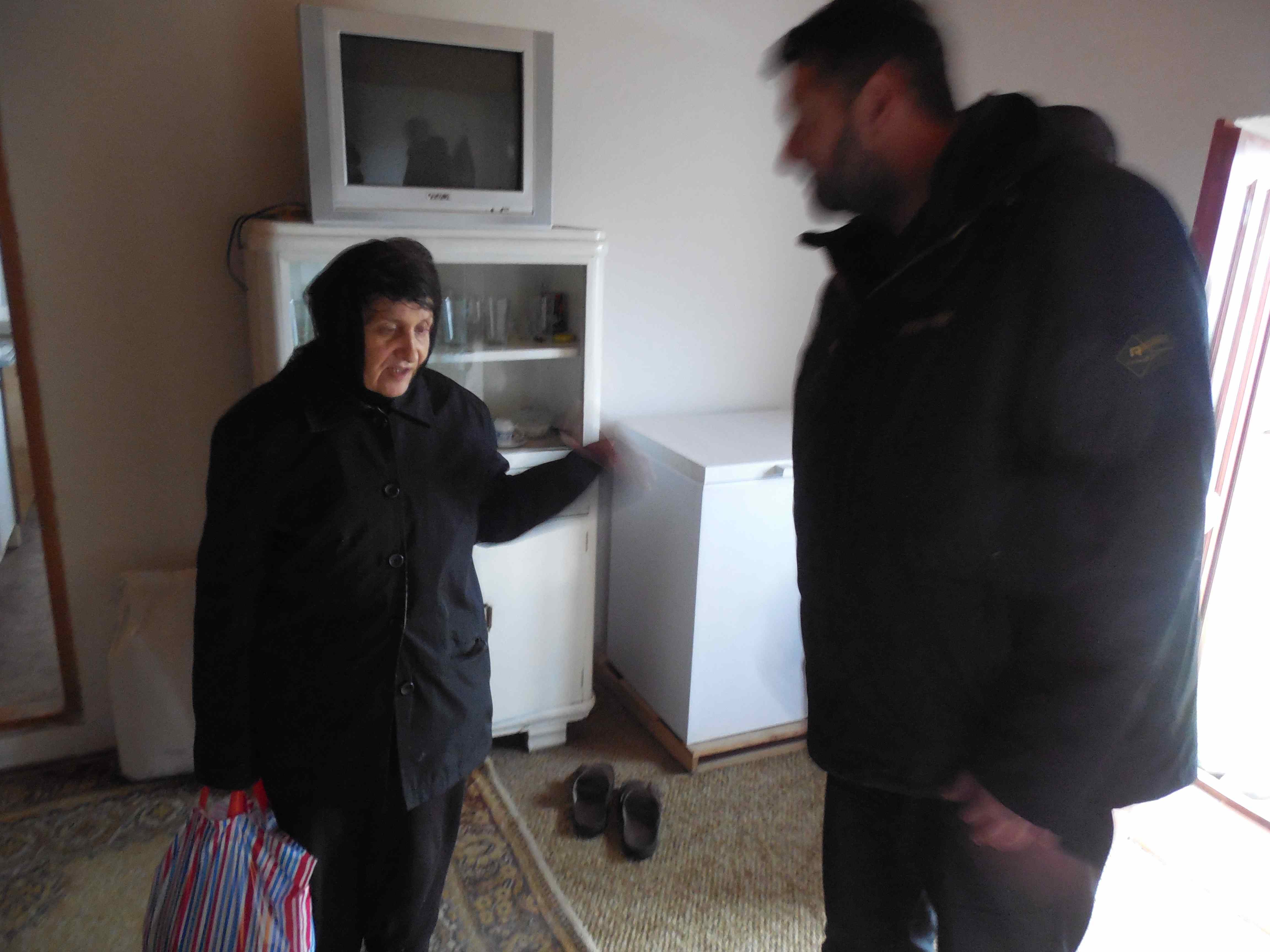 Подела Божићних пакета старијима, уочи Божића 2014. год.