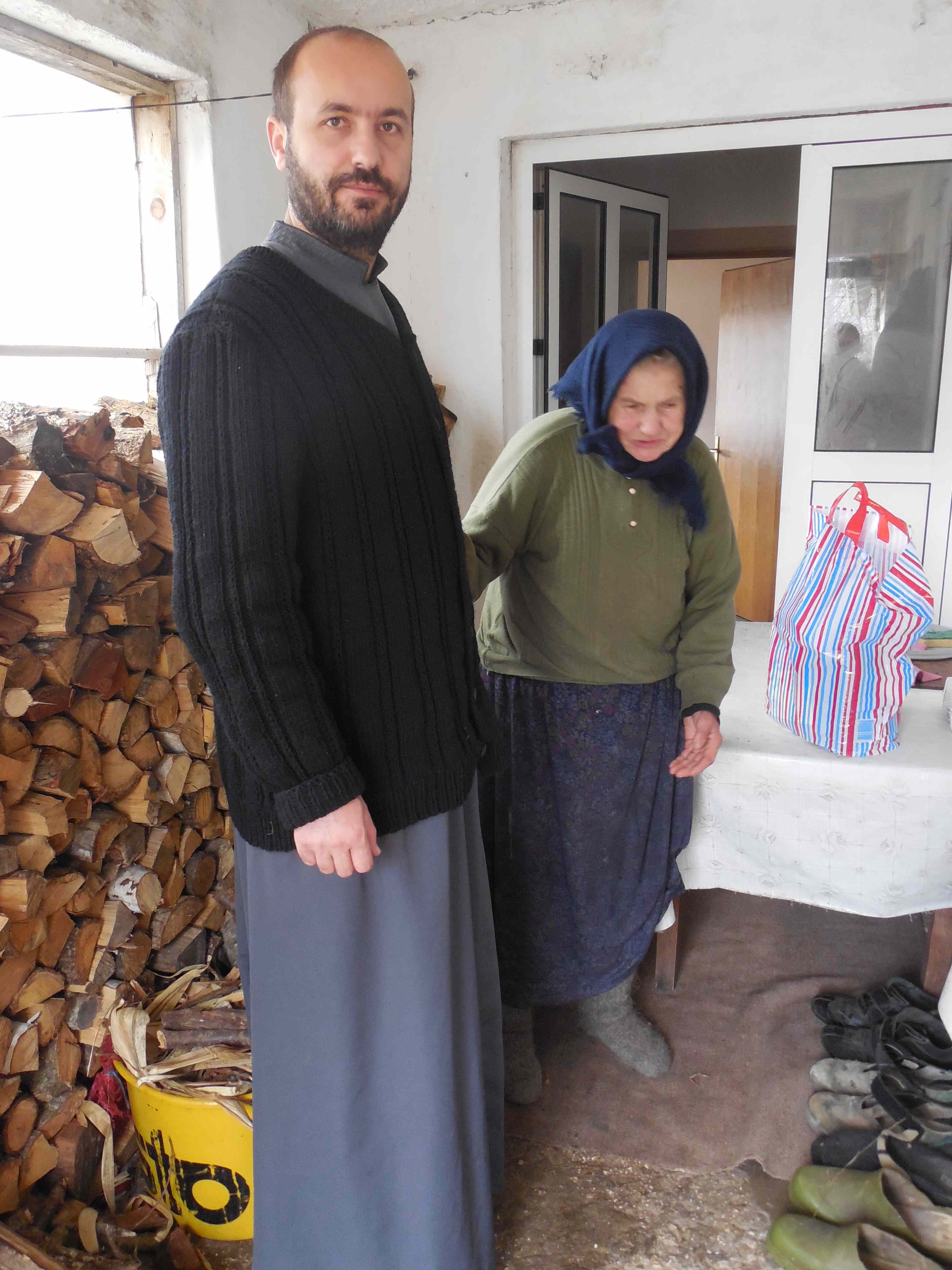 Подела Божићних пакета старијима, уочи Божића 2014. год.