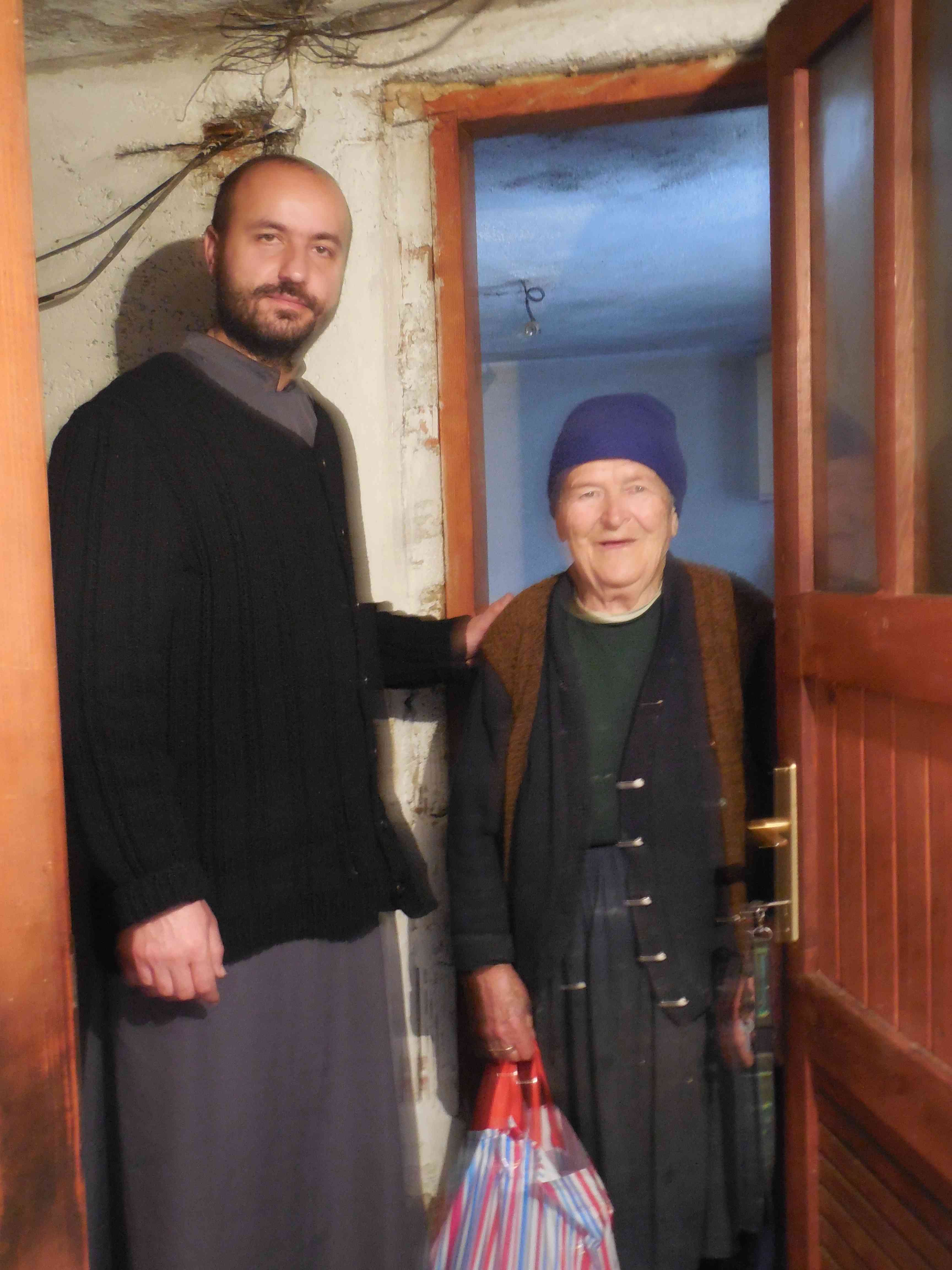 Подела Божићних пакета старијима, уочи Божића 2014. год.