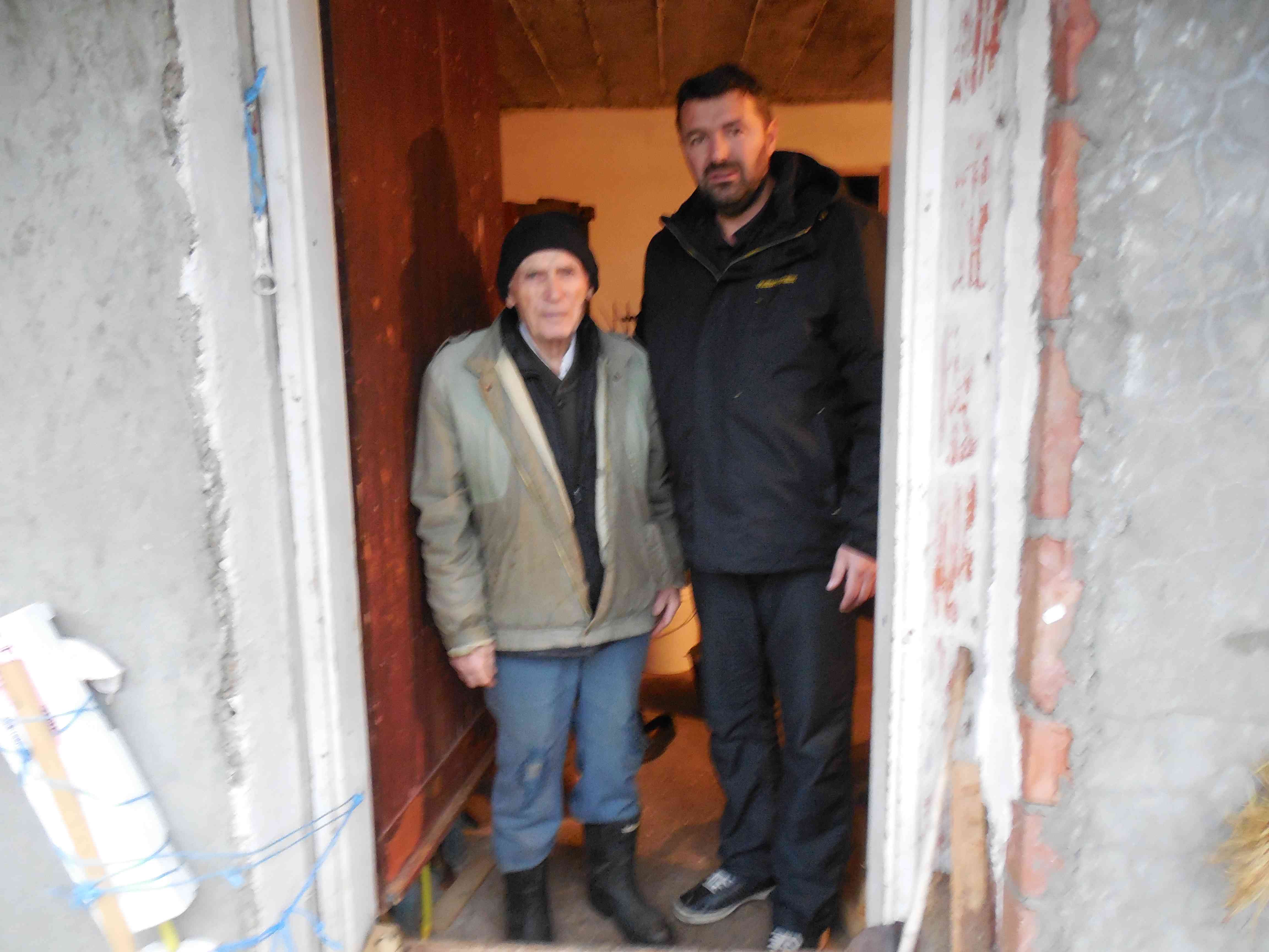 Подела Божићних пакета старијима, уочи Божића 2014. год.