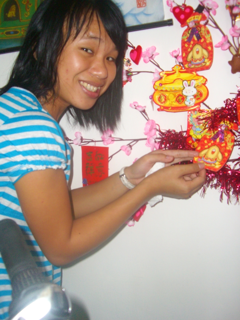 Rina siap-siap menggasak angpao