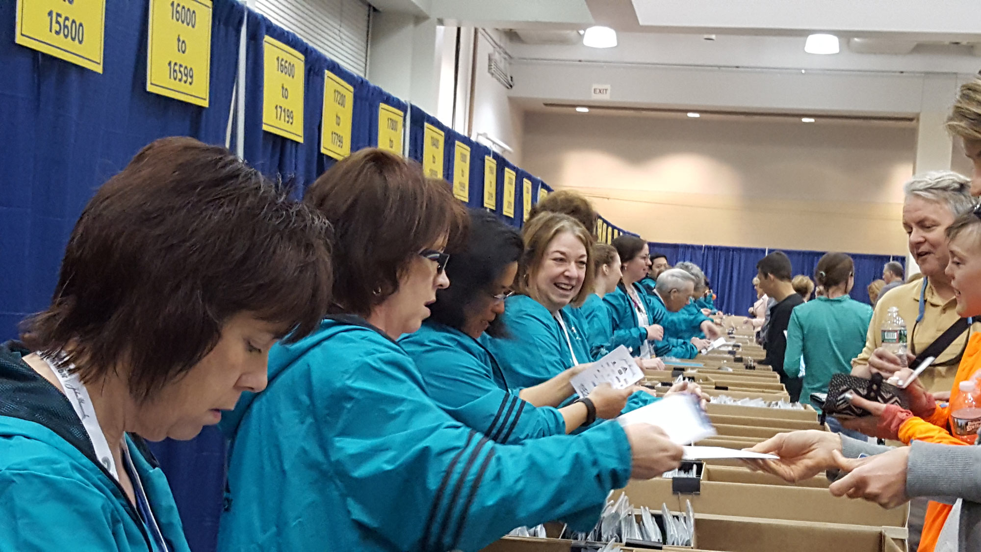 melrose running club volunteers,boston 2016