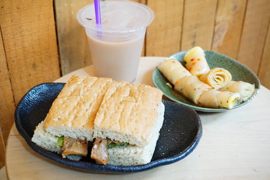 【新北中和早午餐】日初早午餐 || 捷運景安站＂木屋平價早午餐