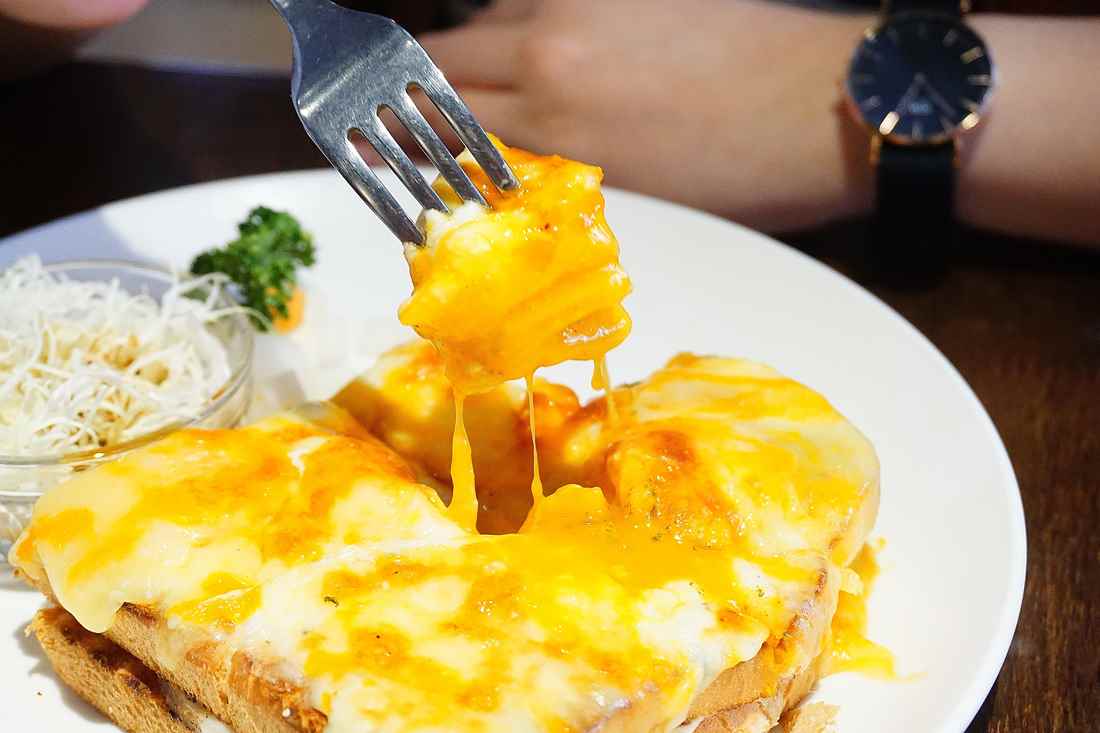 【新北永和美食】圖書館對面 Duimin cafe & deli || 永安市場站＂工業風早午餐