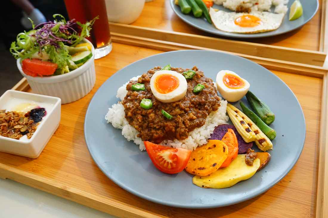 【台北大安早午餐】木易子食所 || 大安站新開幕早＂午間限量咖哩/打拋豬飯