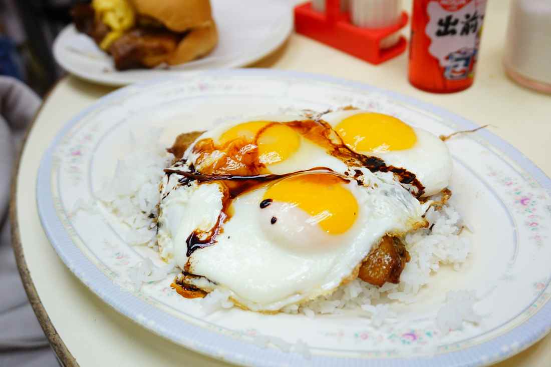 【香港上環早午餐】孖沙茶餐廳 || 叉燒煎蛋飯＂來香港尋找三眼怪