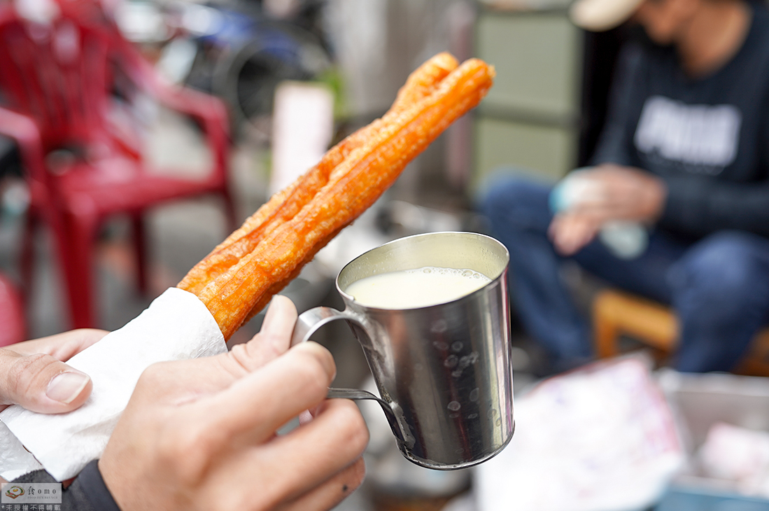 【嘉義東區美食】嘉義南門包氏炭燒杏仁茶 || 在地人推薦＂路邊滿座的美味早餐