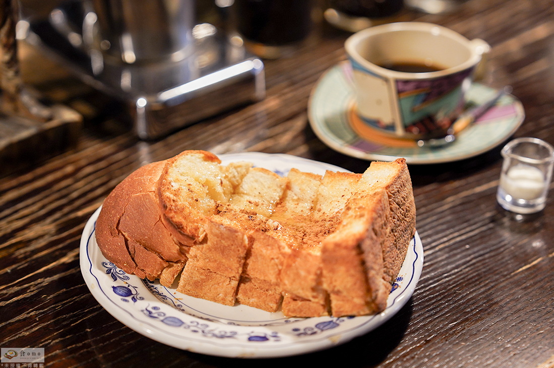 【日本 | 北海道 | 札幌】ROQUEFORT CAFE || 大通公園站＂30年老店咖啡＂簡單的餐點 x 不簡單的味道