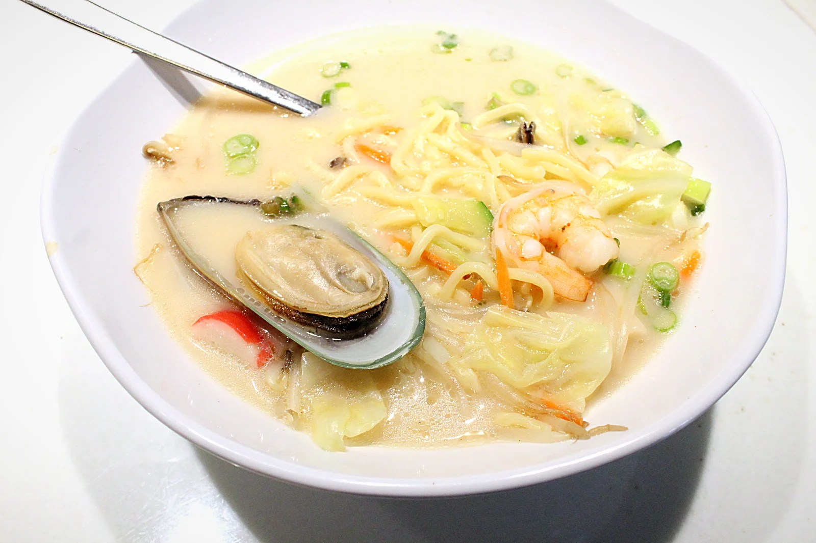 Mild champong seafood noodle soup with green-lipped mussel and shrimp