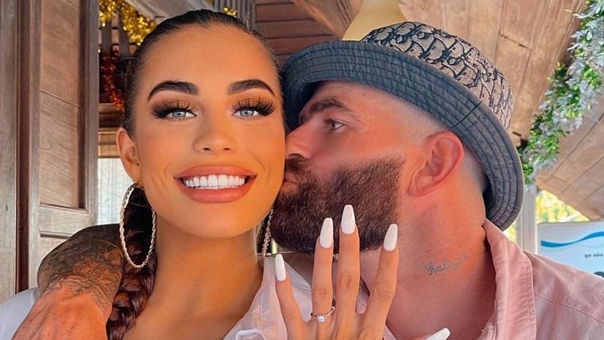 Love Island legend's ex-fiance – who she shares baby with – dies as she pays heartfelt tribute – Irish Mirror