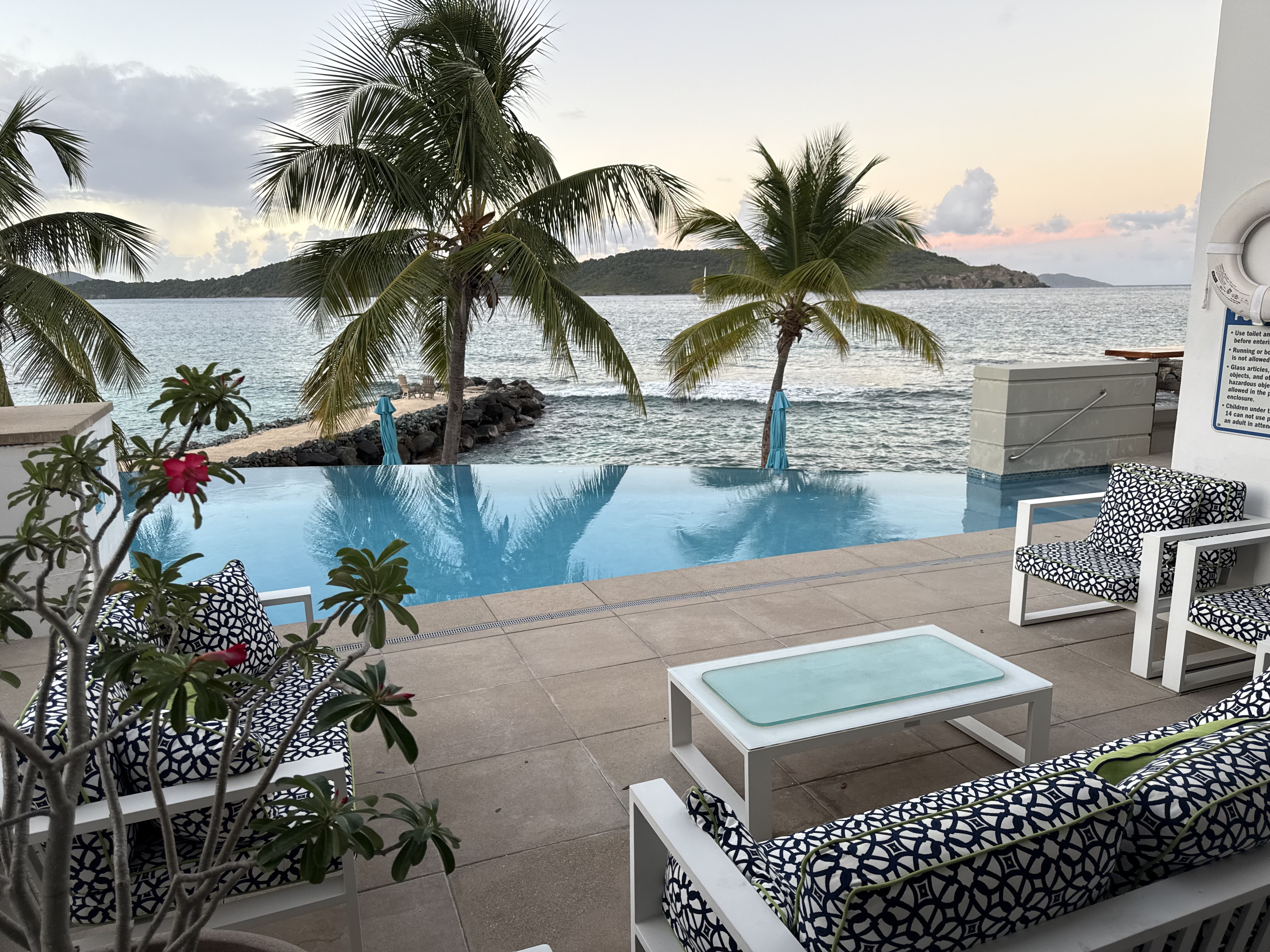 Cozy spacious lounging pool-side