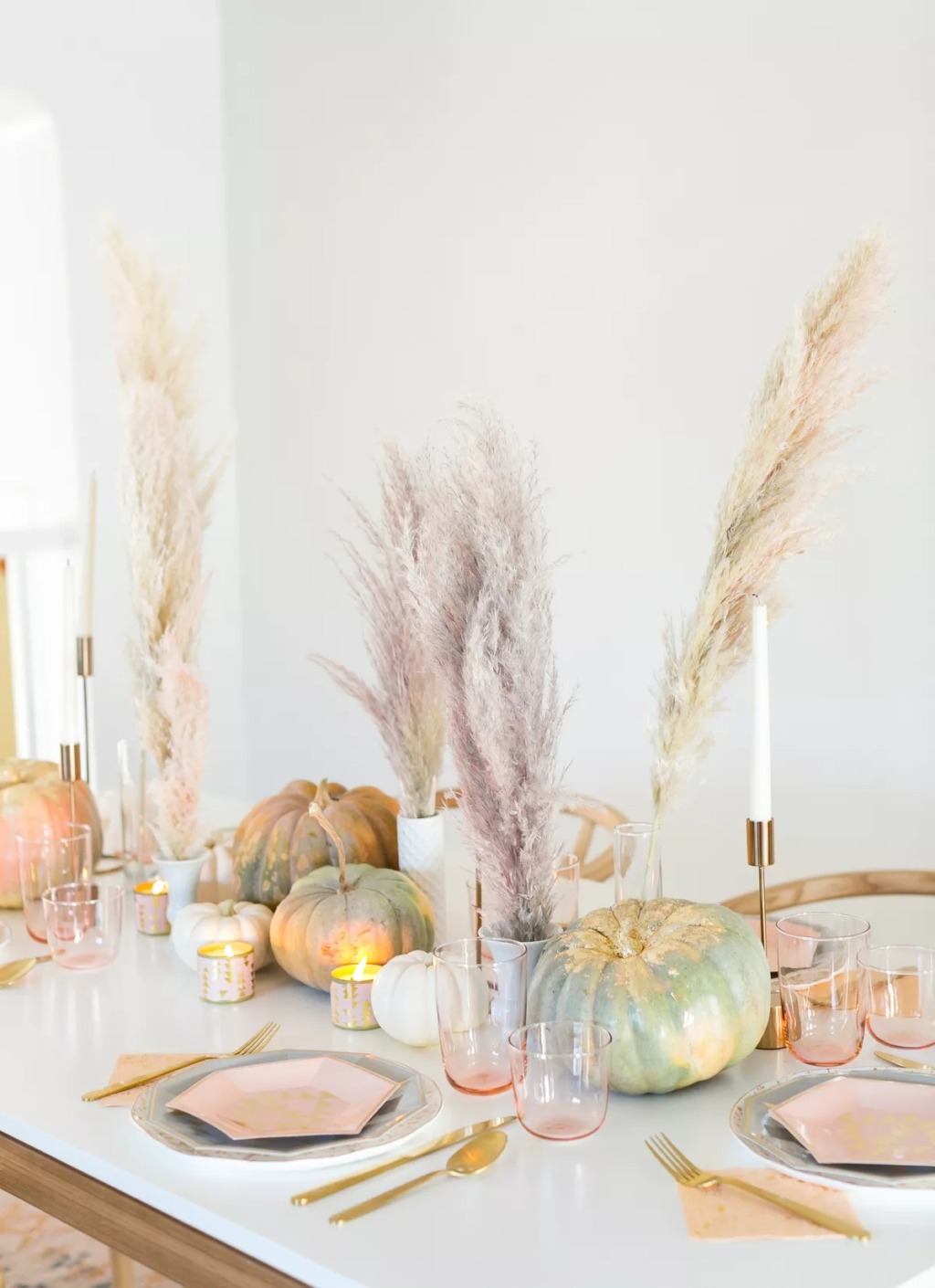 How to style your autumn wedding decor using pumpkins