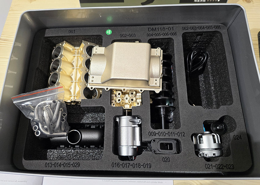 Teching V8 Engine Kit (DM118) – One Man And His Mustang