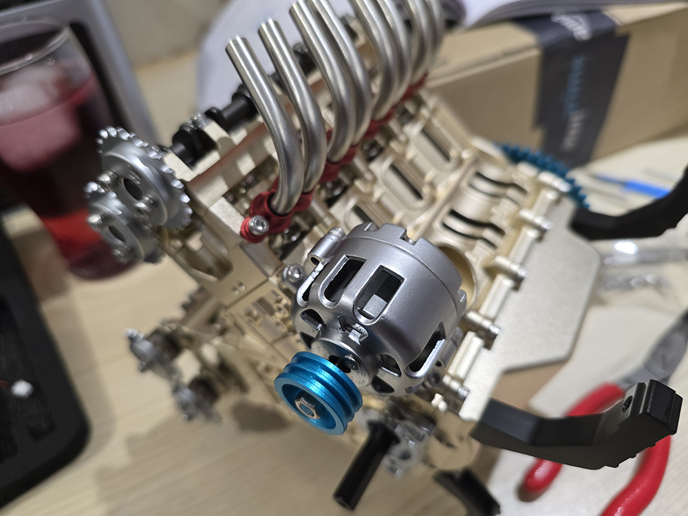 V8エンジンミニチュア　DM118　TECHING　lMachinery Teching V8 Mechanical Metal Assembly DIY Car Engine Model