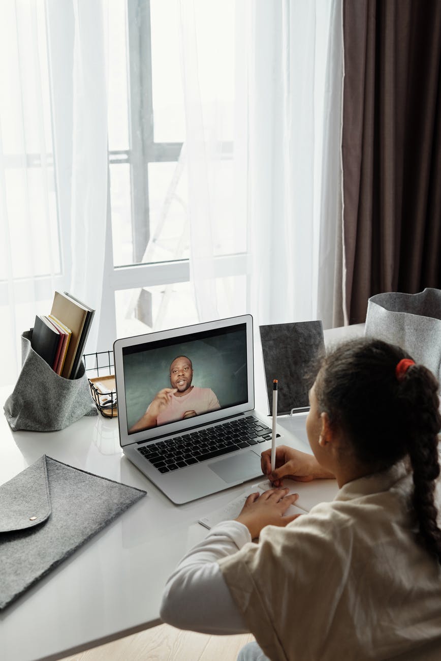 little girl taking online classes