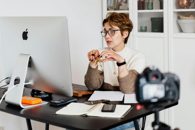 Kostenloses Stock Foto zu arbeitsplatz, ausbildung, beratung