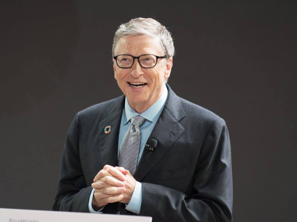 Microsoft co-founder ceo bill gates explains why he keeps using android