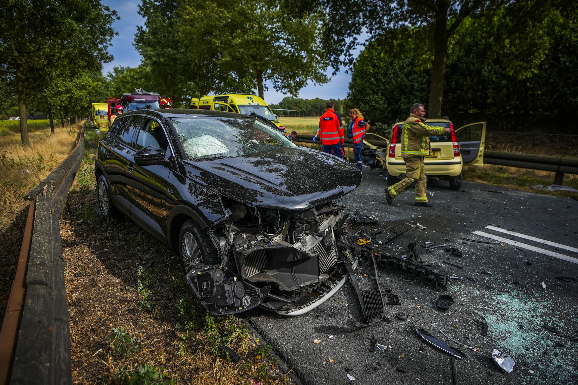 Vrouw (73) overleden bij frontale botsing op N615