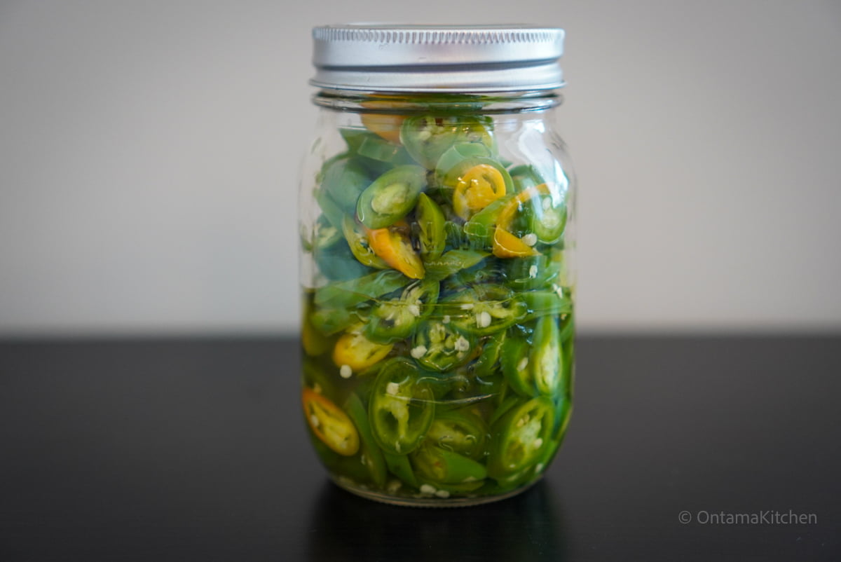 簡単万能常備品！青唐辛子の酢漬け♡ レシピ・作り方 By きららTee 【クックパッド】 簡単おいしいみんなのレシピが366万品 青唐辛子の酢漬け (Pickled Green Chilies） | Ontama Kitchen