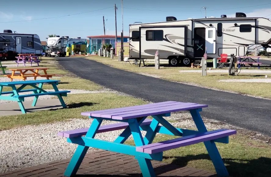 picknick tables and rv sites at on the beach rv park