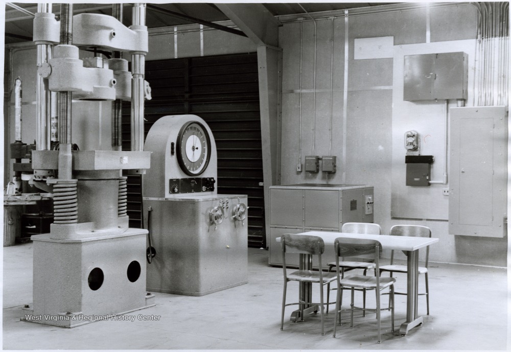 Civil Engineering Lab Largest Of The Three Hydraulic Testing